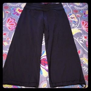 Lululemon wide leg capris sz 6 - like new